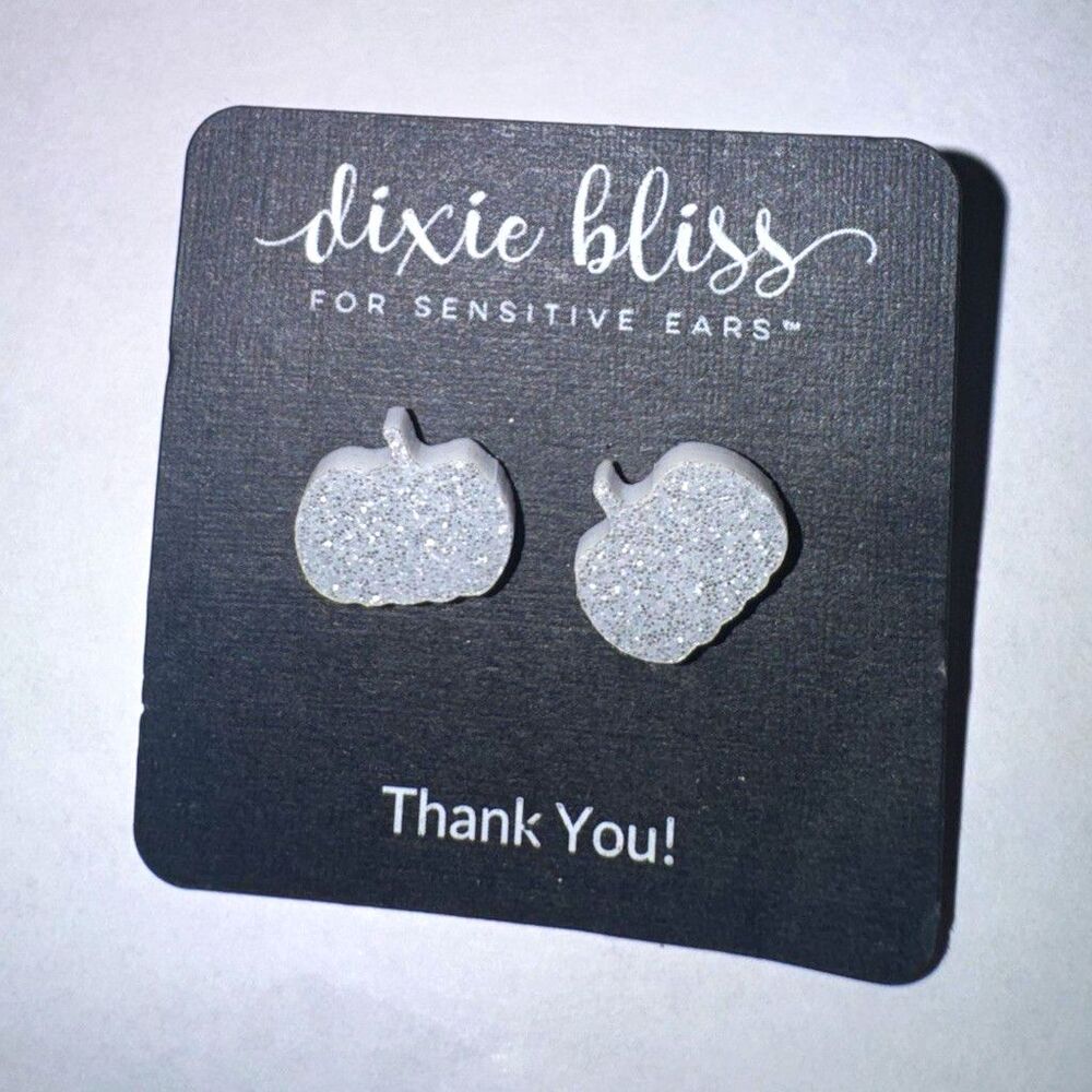 Dixie Bliss White/Silver Plastic Apple Stud Earrings Butterfly Closure No Stone